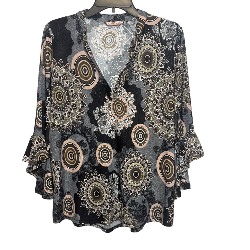 Amana‎ women's V-neck blouse with 3/4 length Bell sleeves Size XL